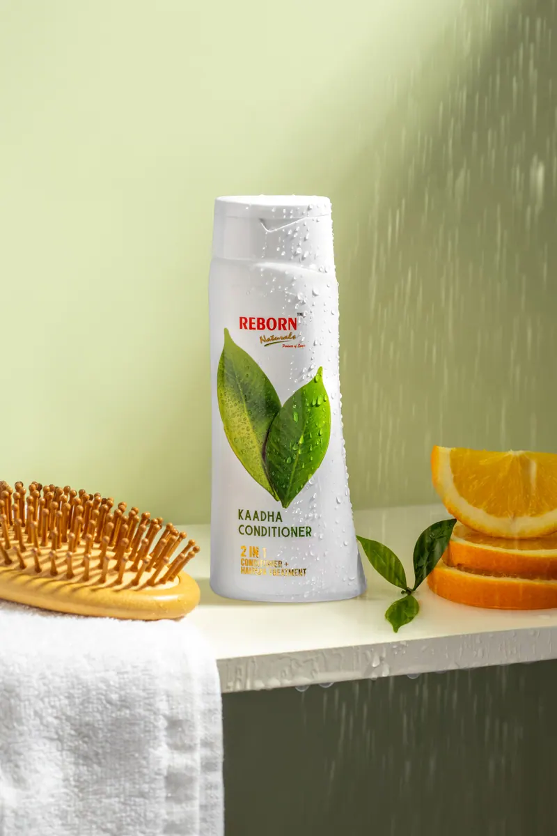 Kaadha Conditioner with a wooden brush and orange slices